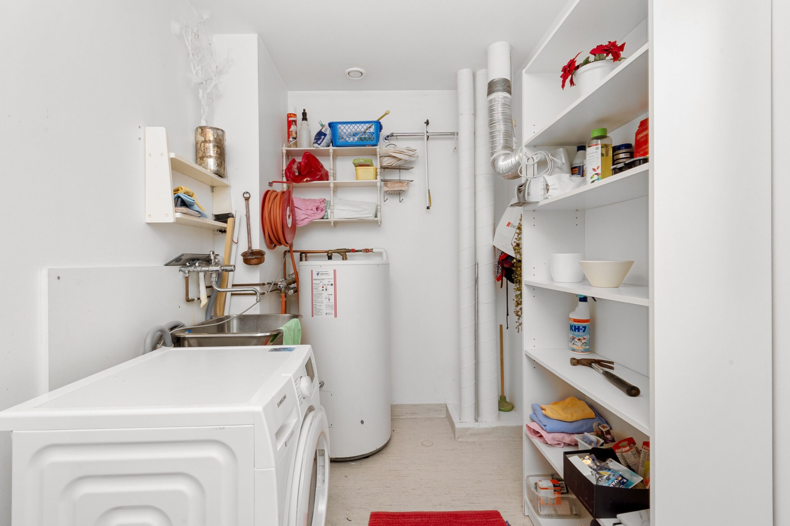 Utilizing vertical space in laundry room. | 28 Alchemy